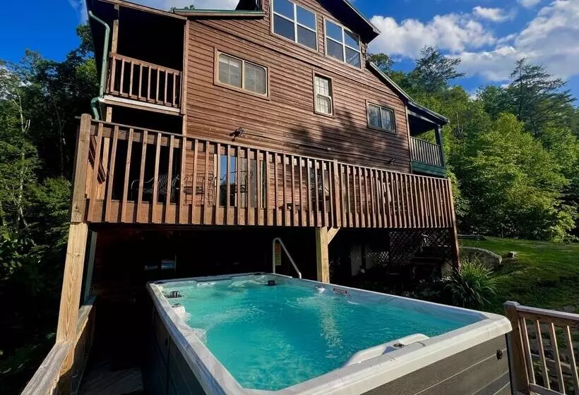 Little Greenbriar Lodge