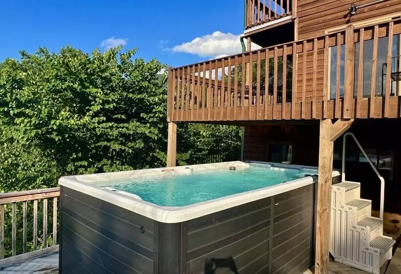 Little Greenbriar Lodge