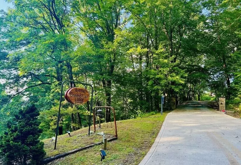 Little Greenbriar Lodge