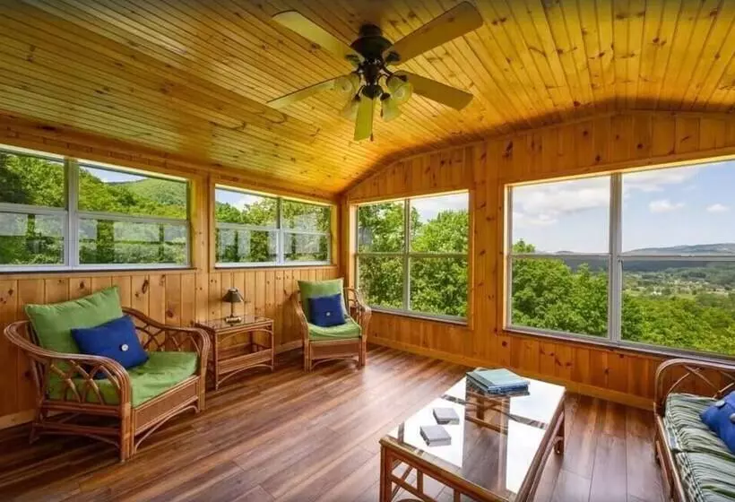 Little Greenbriar Lodge