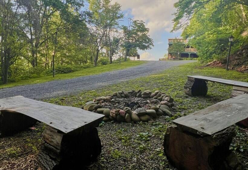 Little Greenbriar Lodge