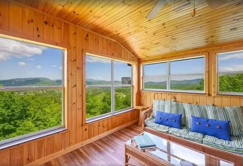 Little Greenbriar Lodge