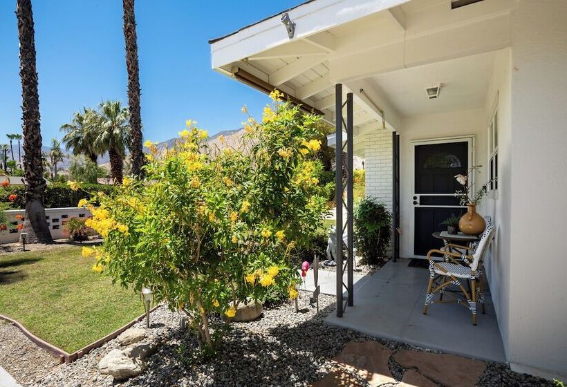 Mesquite Escape Amazing Outdoor Space!