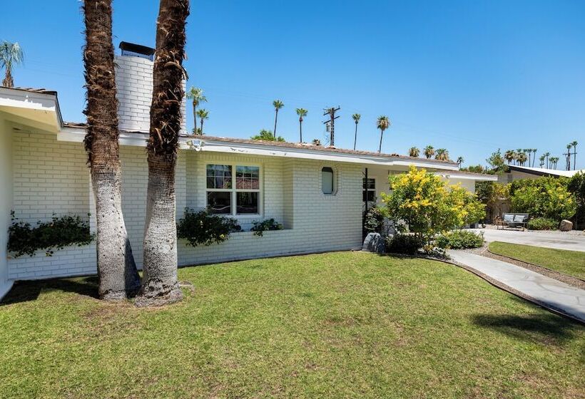 Mesquite Escape Amazing Outdoor Space!