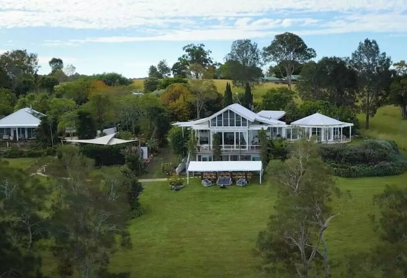 ペンション The Moorings Lakehouse