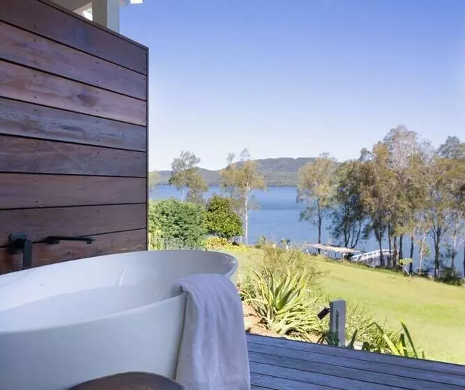 ペンション The Moorings Lakehouse