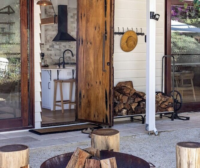 膳宿费 The Moorings Lakehouse