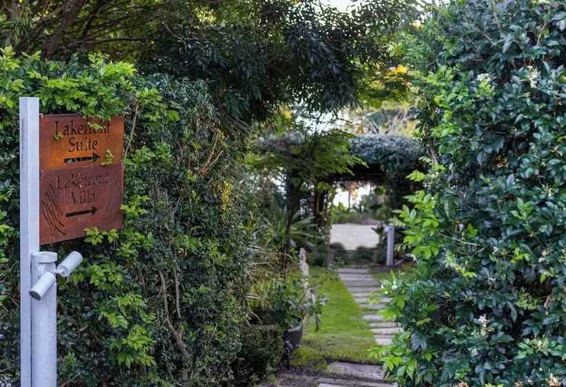 ペンション The Moorings Lakehouse