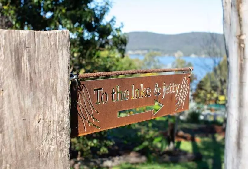 ペンション The Moorings Lakehouse