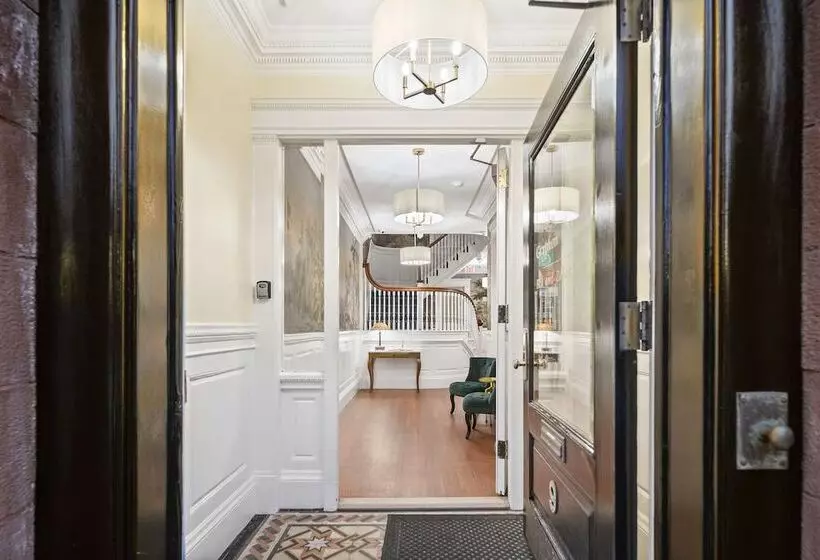 تختخواب و صبحانه Charlesgate Suites