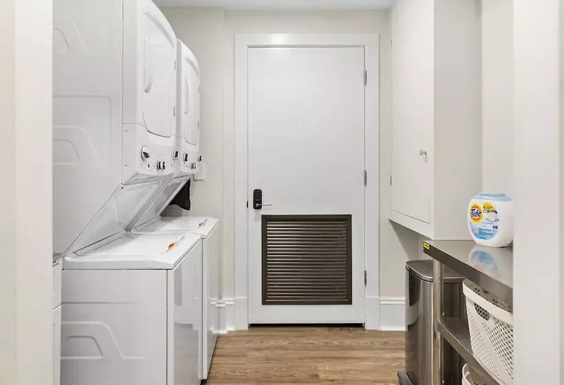 تختخواب و صبحانه Charlesgate Suites