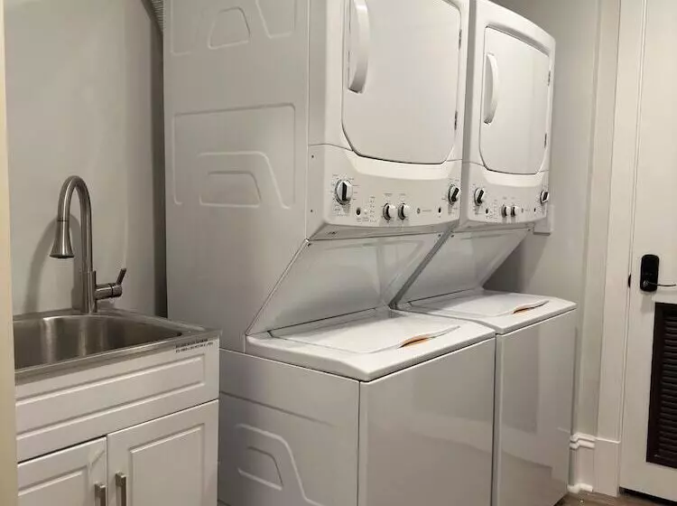 تختخواب و صبحانه Charlesgate Suites