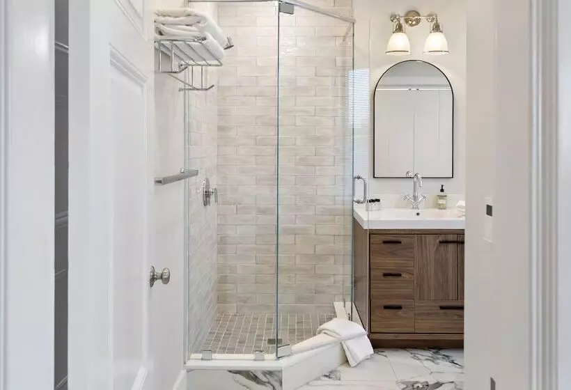 تختخواب و صبحانه Charlesgate Suites