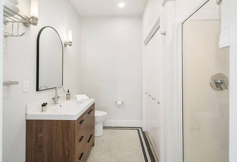 민박 Charlesgate Suites