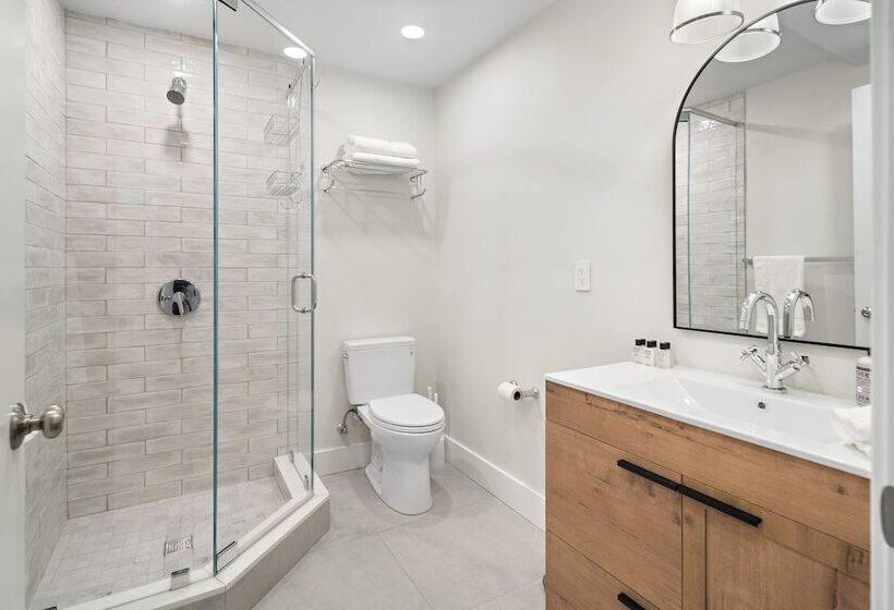 민박 Charlesgate Suites