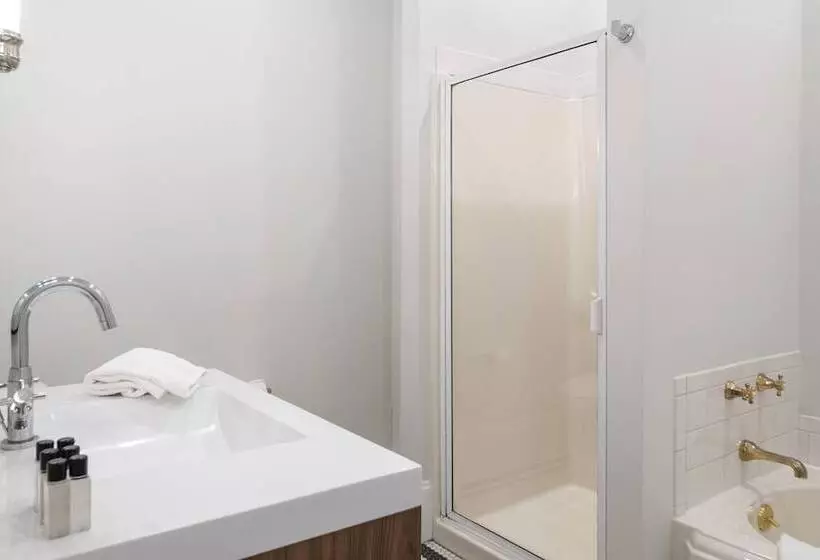 تختخواب و صبحانه Charlesgate Suites