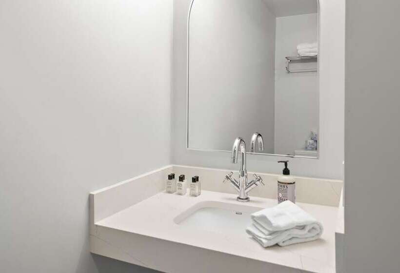 민박 Charlesgate Suites