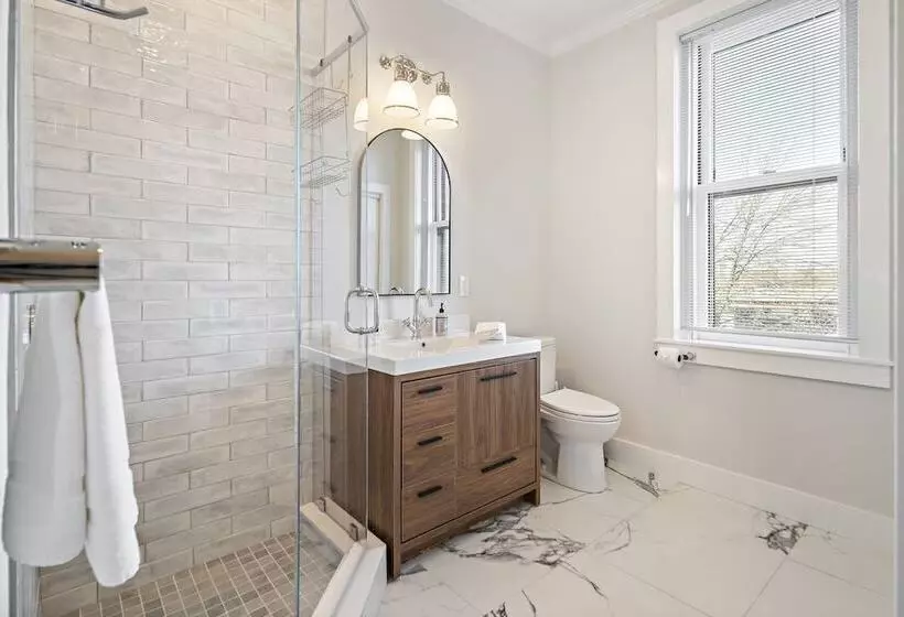 تختخواب و صبحانه Charlesgate Suites