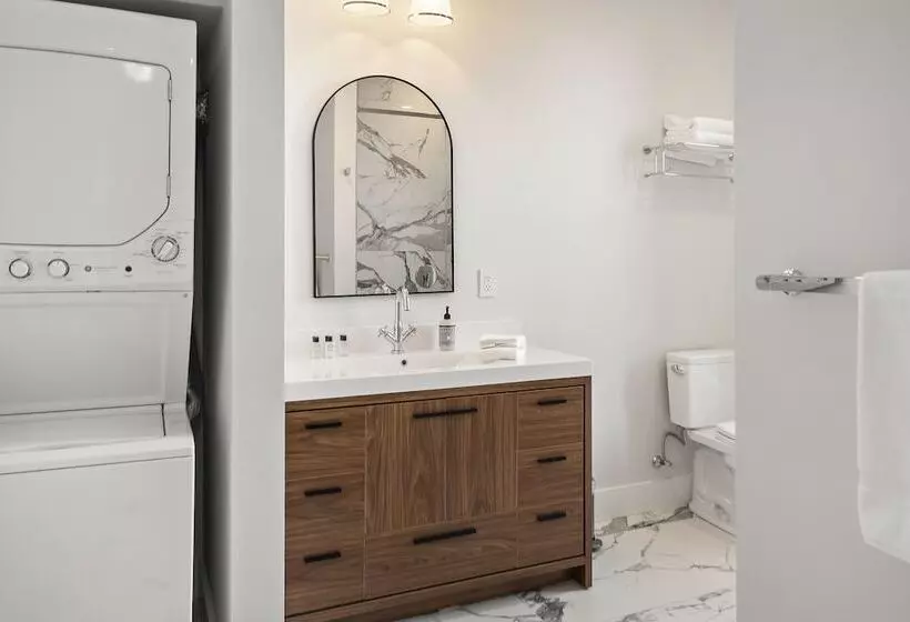 تختخواب و صبحانه Charlesgate Suites