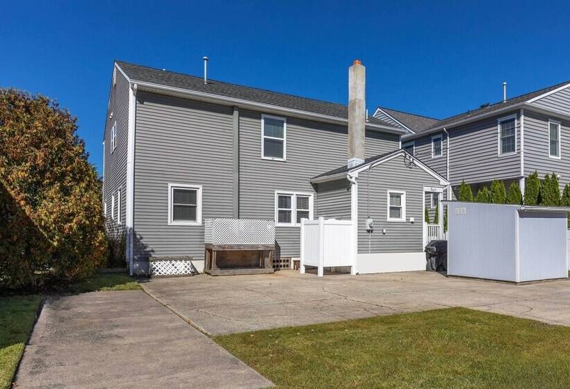 Breezy Ocean City Home: Walk To Beach + Boardwalk!