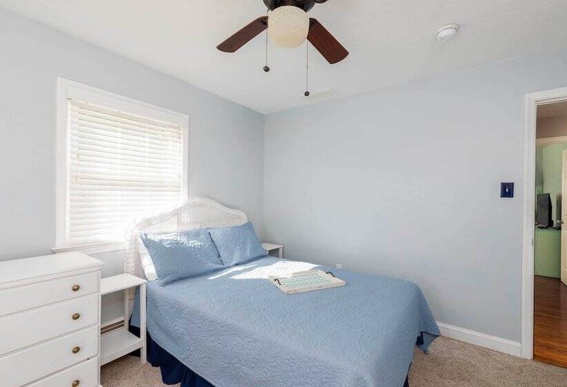 Breezy Ocean City Home: Walk To Beach + Boardwalk!