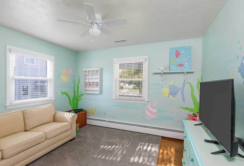 Breezy Ocean City Home: Walk To Beach + Boardwalk!