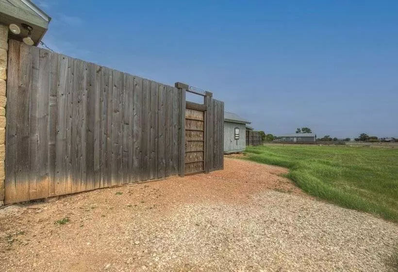 Cozi Cottage With Hot Tub!   2 Min To Wineries!