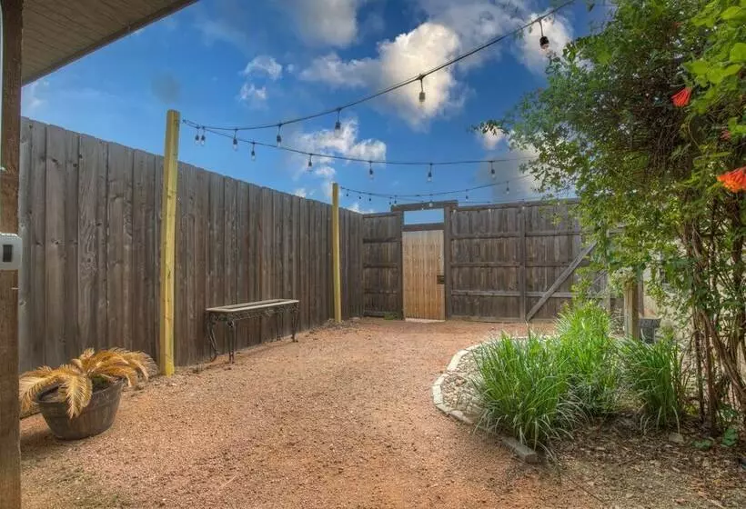 Cozi Cottage With Hot Tub!   2 Min To Wineries!