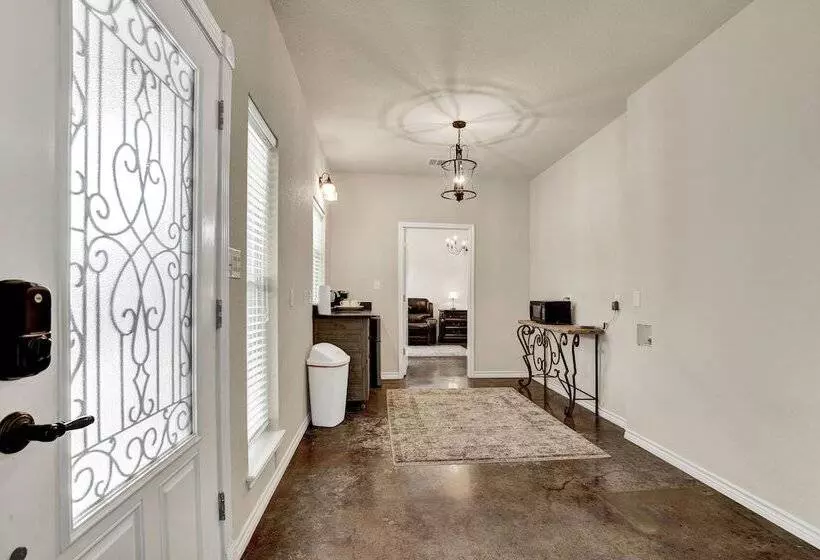 Cozi Cottage With Hot Tub!   2 Min To Wineries!