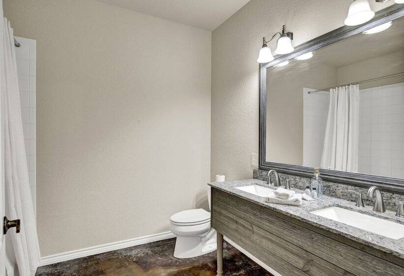 Cozi Cottage With Hot Tub!   2 Min To Wineries!