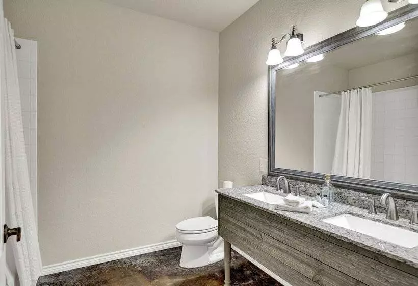 Cozi Cottage With Hot Tub!   2 Min To Wineries!