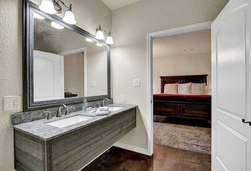 Cozi Cottage With Hot Tub!   2 Min To Wineries!