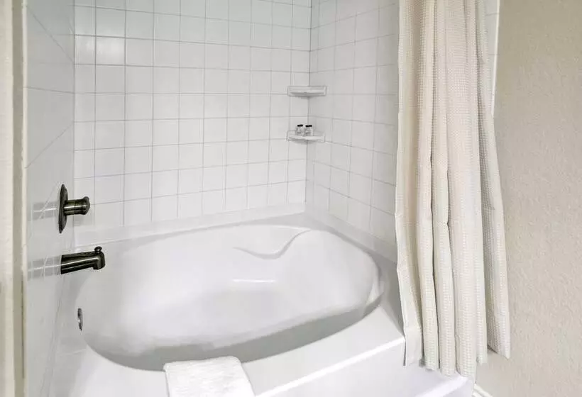 Cozi Cottage With Hot Tub!   2 Min To Wineries!