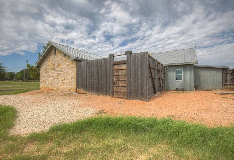 Cozi Cottage With Hot Tub!   2 Min To Wineries!