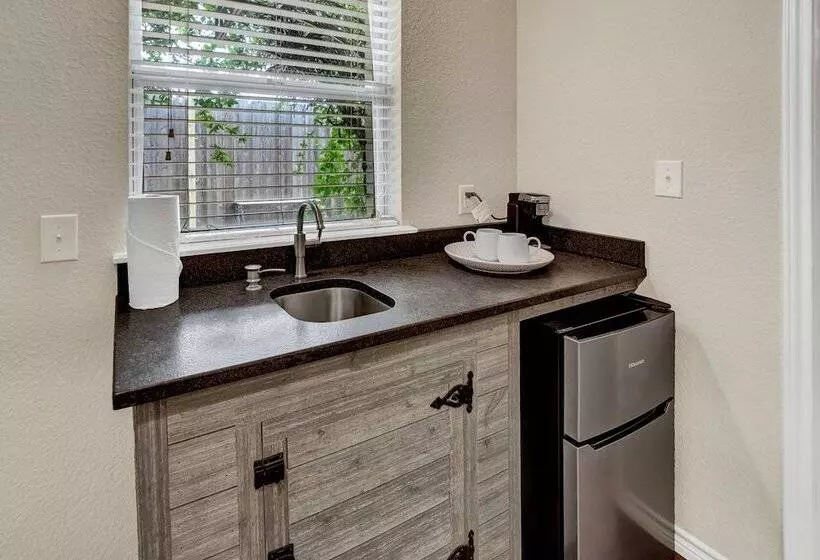 Cozi Cottage With Hot Tub!   2 Min To Wineries!