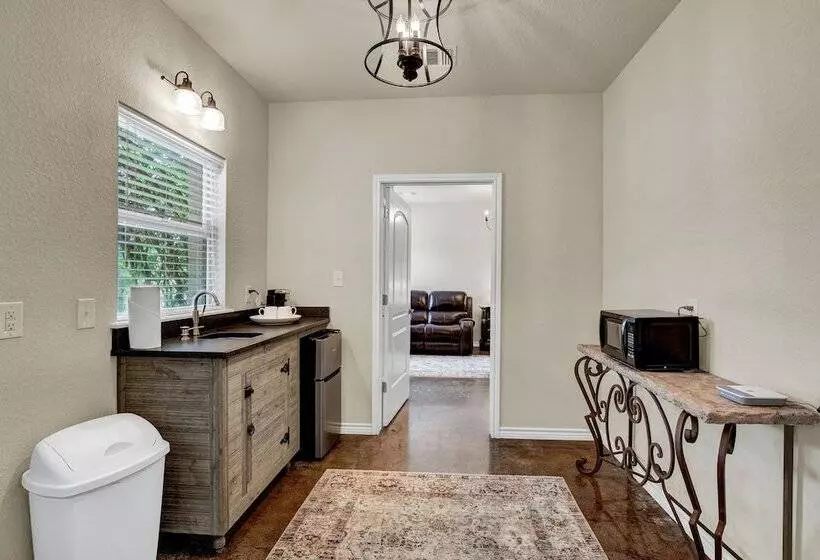 Cozi Cottage With Hot Tub!   2 Min To Wineries!