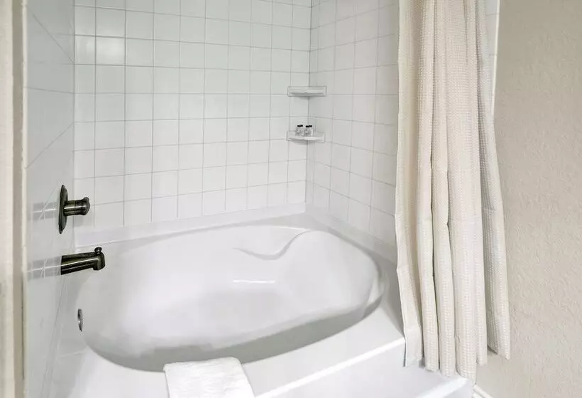 Cozi Cottage With Hot Tub!   2 Min To Wineries!