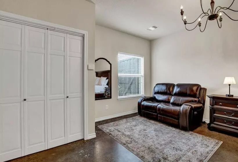 Cozi Cottage With Hot Tub!   2 Min To Wineries!