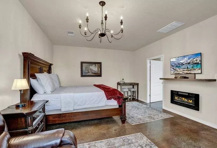 Cozi Cottage With Hot Tub!   2 Min To Wineries!