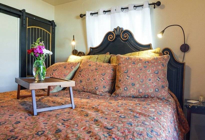 Cozy Adobe Casita: 1 Mile To Santa Fe Plaza!