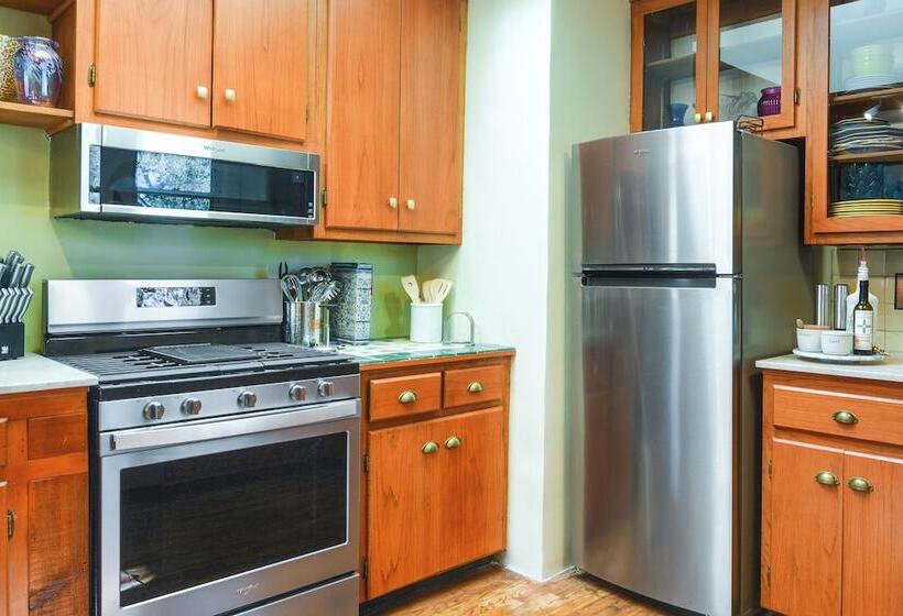 Cozy Adobe Casita: 1 Mile To Santa Fe Plaza!