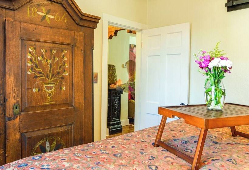 Cozy Adobe Casita: 1 Mile To Santa Fe Plaza!