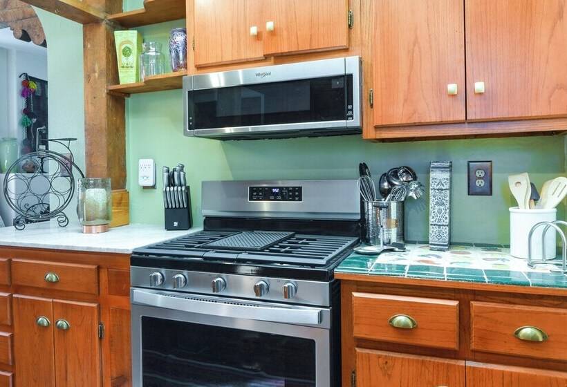 Cozy Adobe Casita: 1 Mile To Santa Fe Plaza!