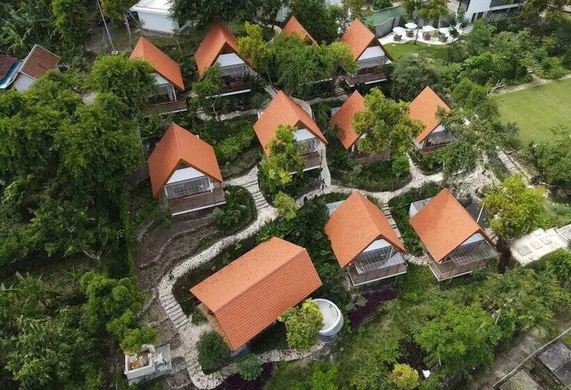 Deep Roots Dive & Yoga Resort