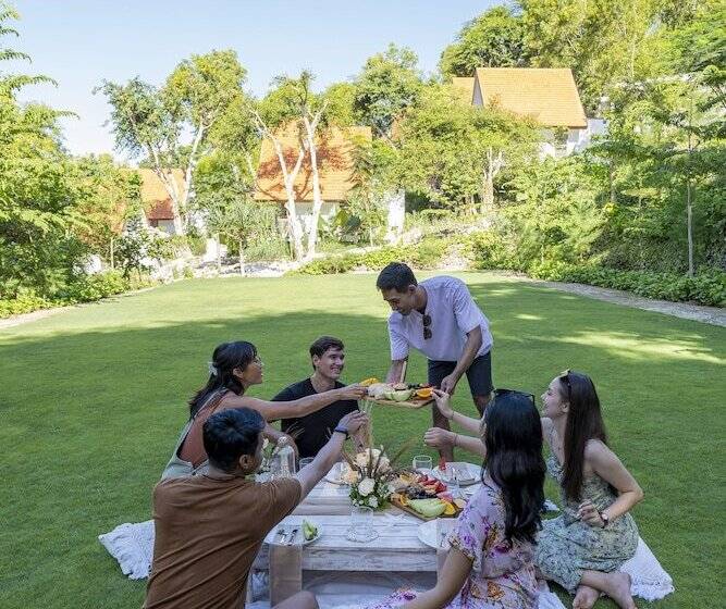 Deep Roots Dive & Yoga Resort