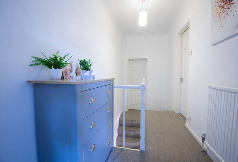 Gorgeous 3 Bedroom Cottage By The River In Reading