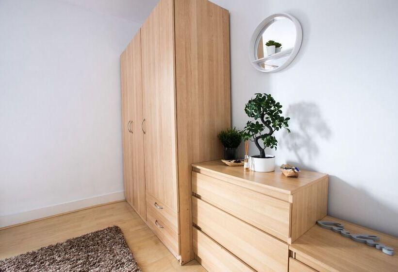 Gorgeous 3 Bedroom Cottage By The River In Reading