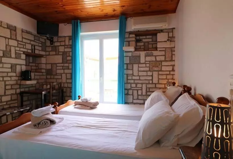 Hotelli 30 Rte De Vallon Pont D Arc