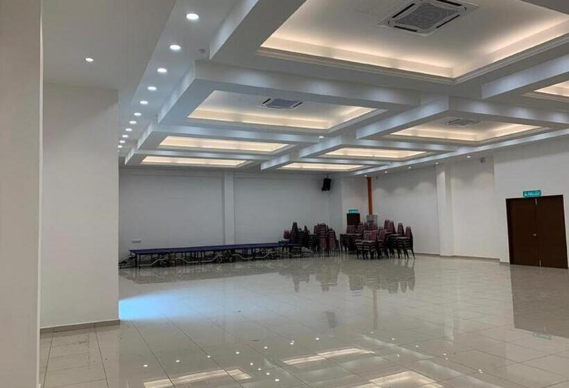 هتل Cafe & Capital O 90756 Cara Hulu