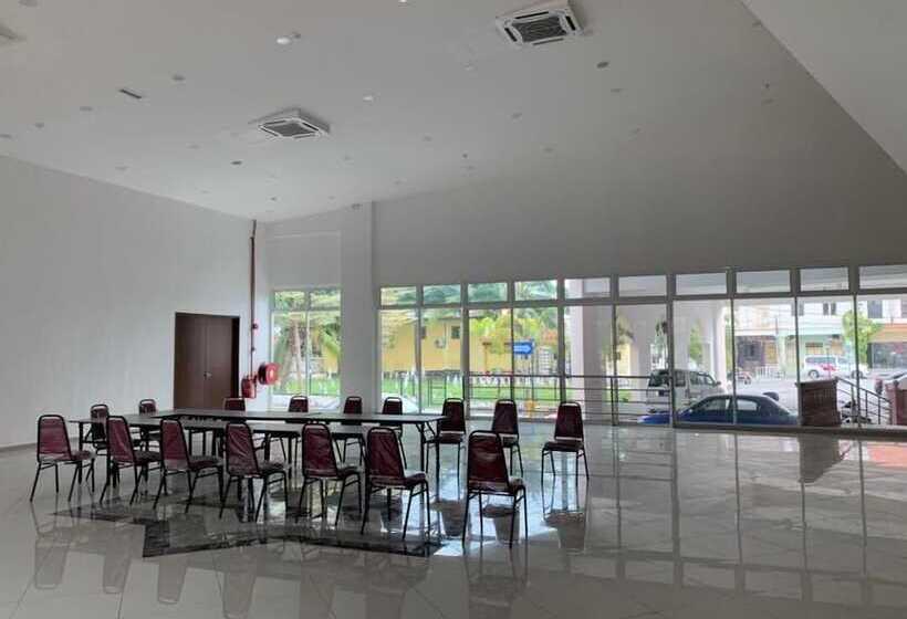 هتل Cafe & Capital O 90756 Cara Hulu